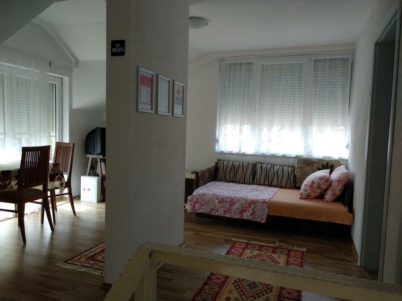 Family House Near Motorway 6 Guests 3 Bedrooms 벨레스 외부 사진